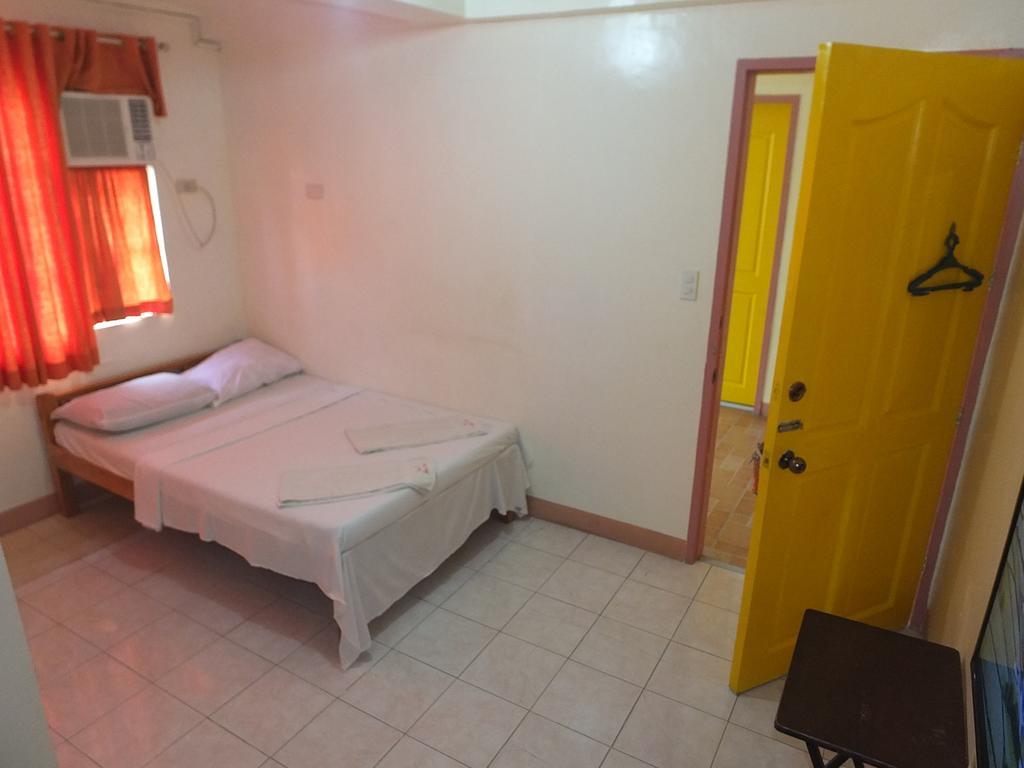 Constrell Pension House Tagbilaran Extérieur photo