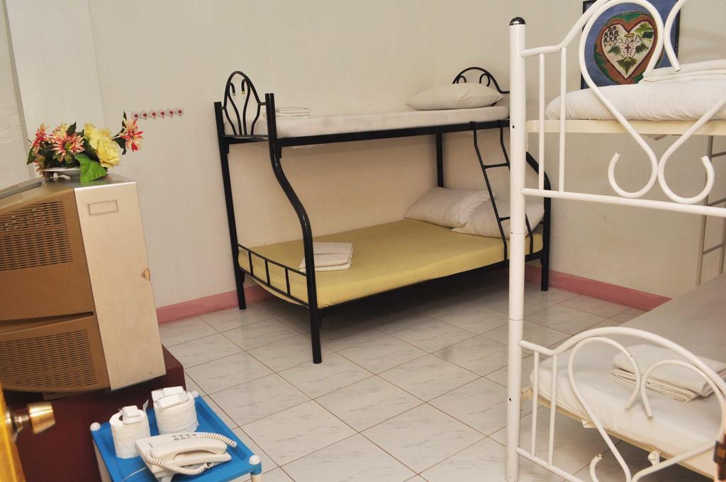 Constrell Pension House Tagbilaran Extérieur photo