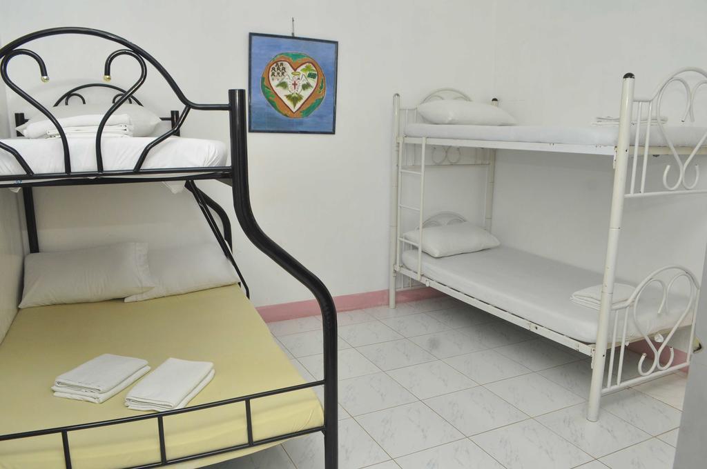 Constrell Pension House Tagbilaran Extérieur photo