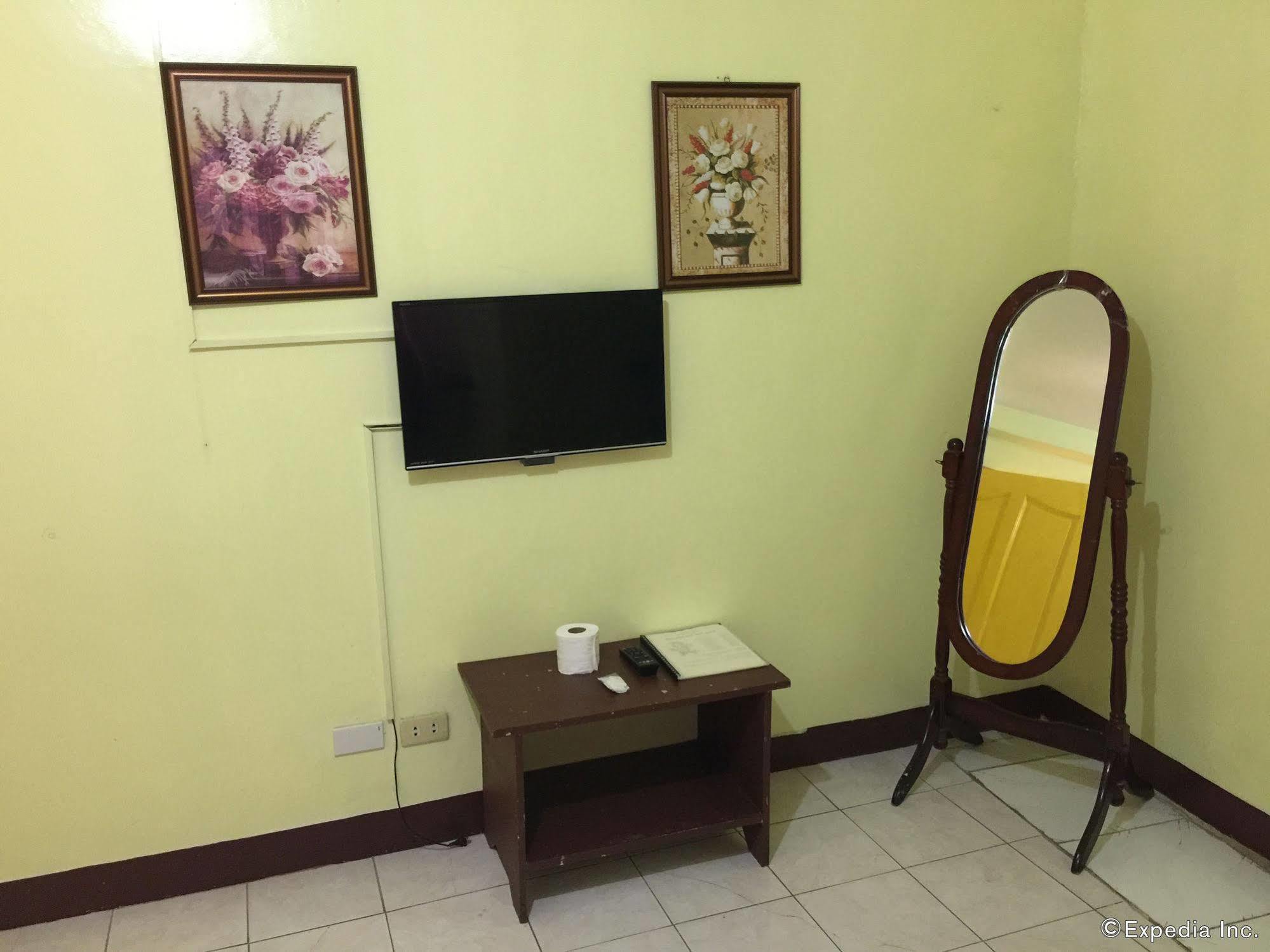Constrell Pension House Tagbilaran Extérieur photo