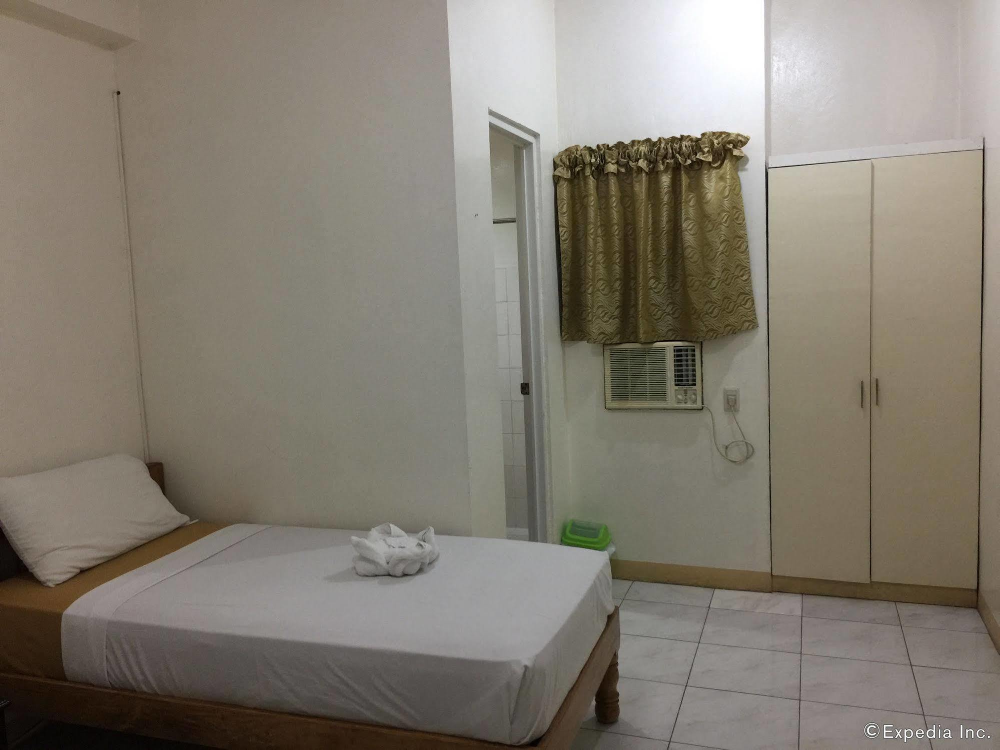 Constrell Pension House Tagbilaran Extérieur photo