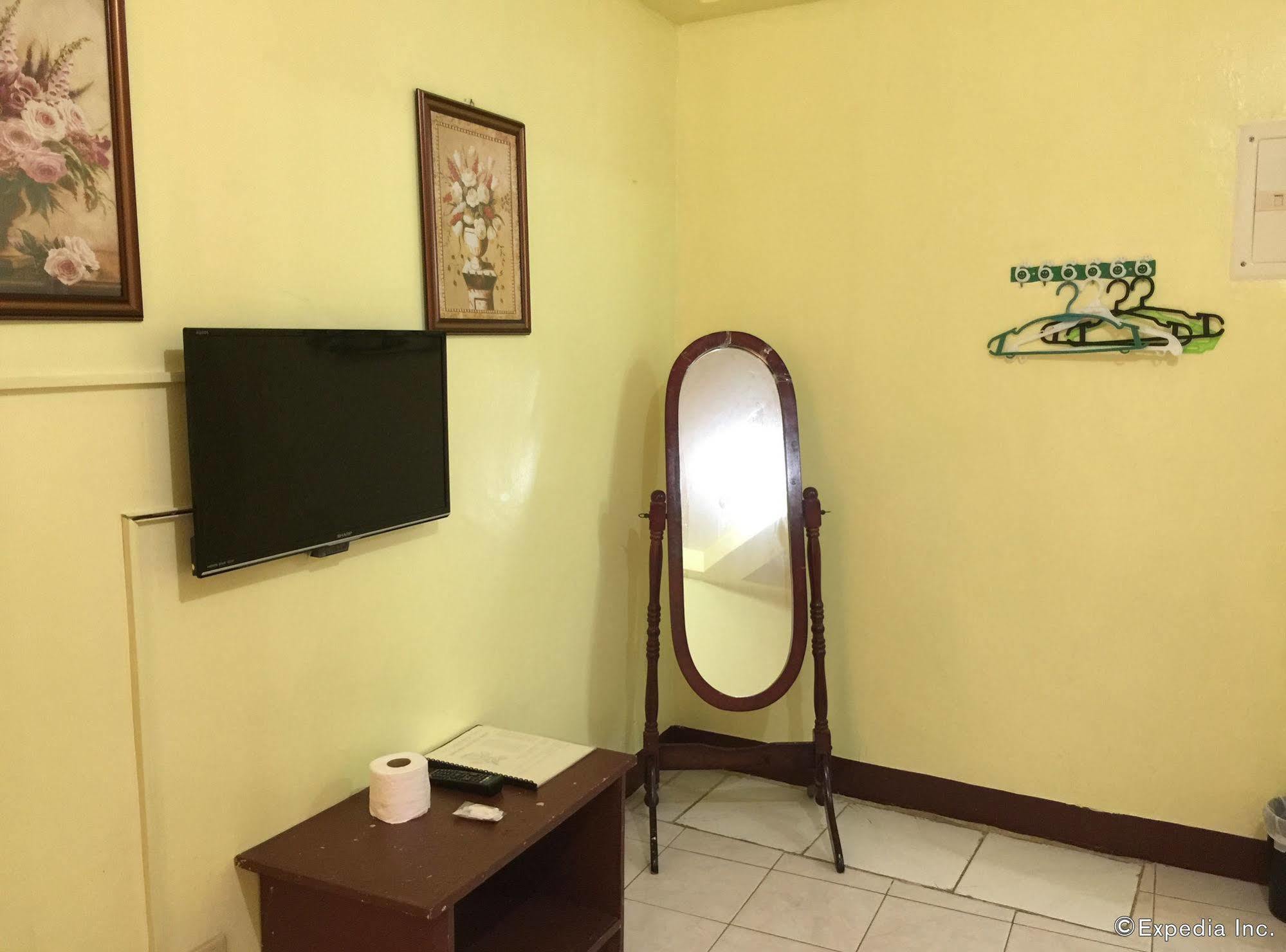 Constrell Pension House Tagbilaran Extérieur photo