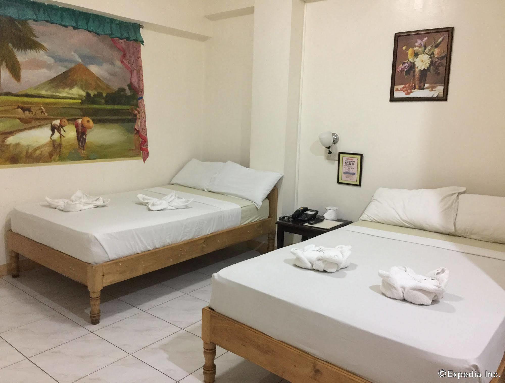 Constrell Pension House Tagbilaran Extérieur photo