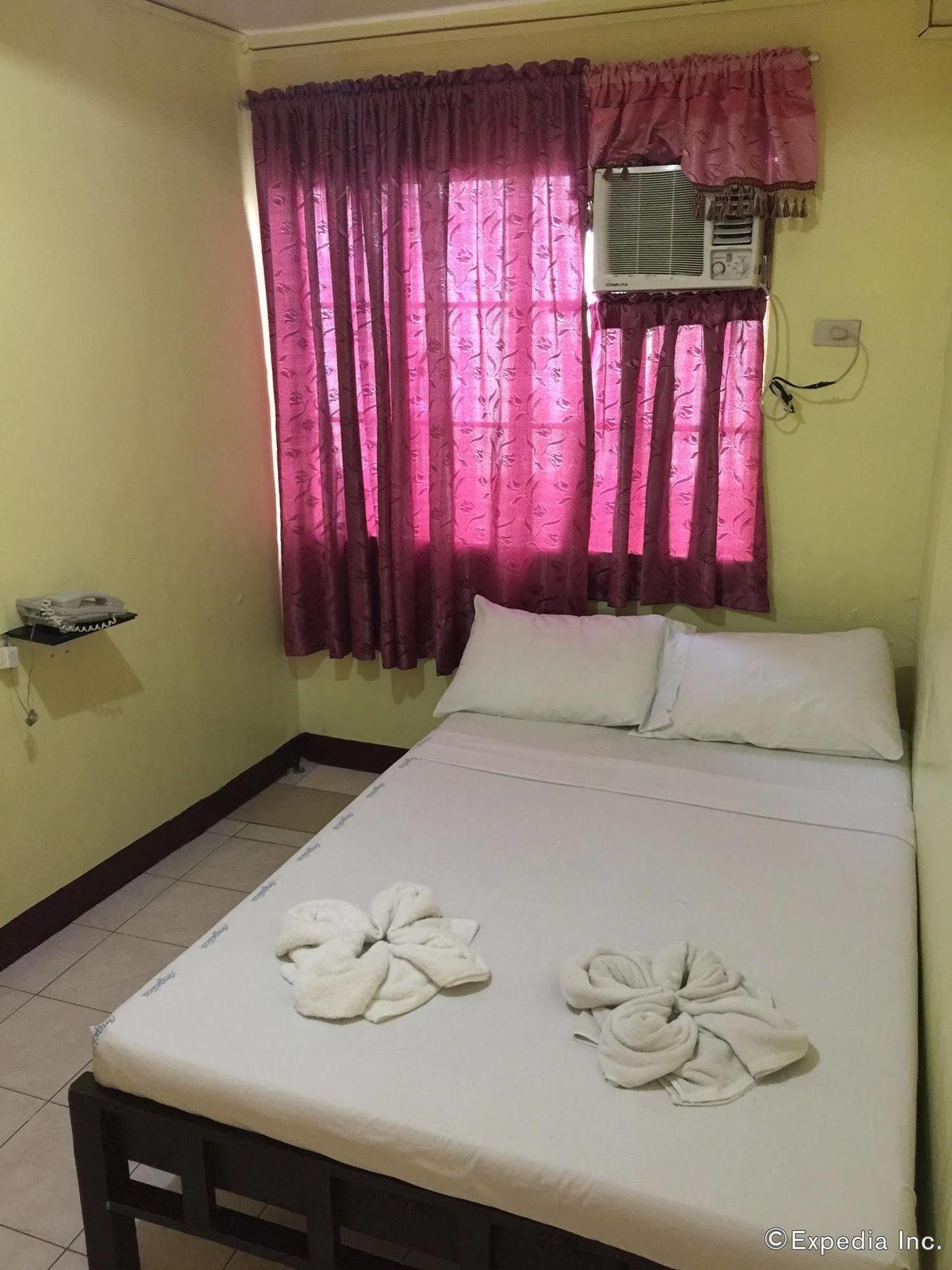 Constrell Pension House Tagbilaran Extérieur photo