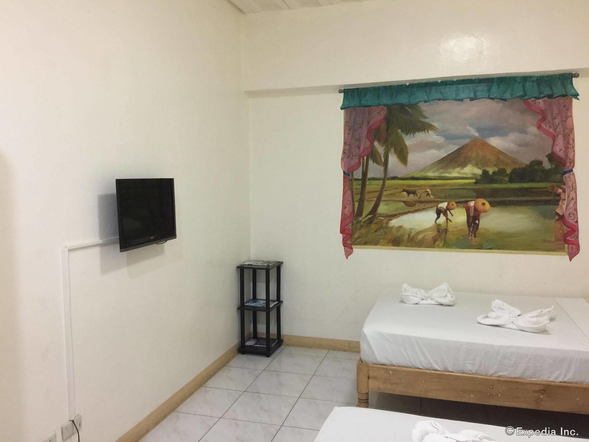 Constrell Pension House Tagbilaran Extérieur photo
