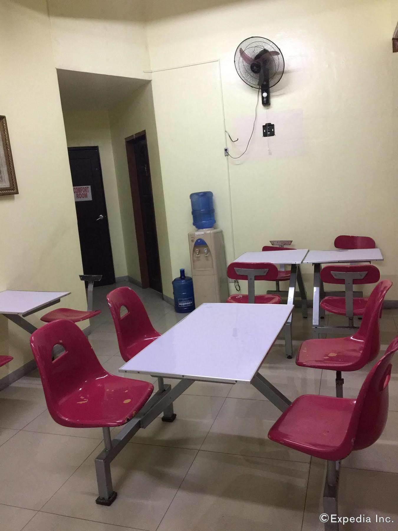 Constrell Pension House Tagbilaran Extérieur photo