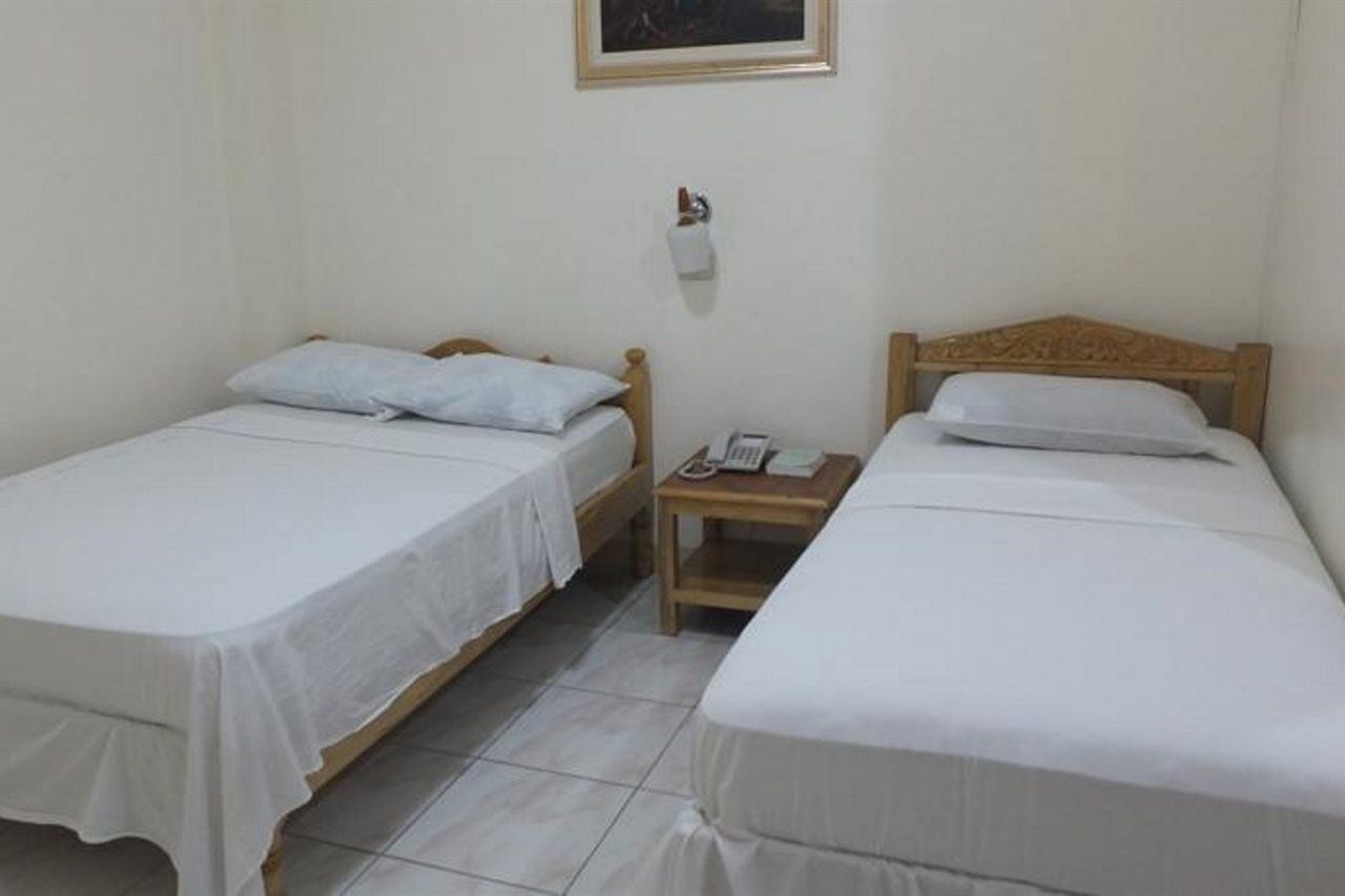 Constrell Pension House Tagbilaran Extérieur photo